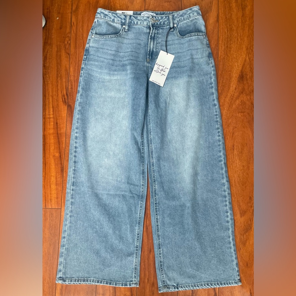 Low Rise Wide Leg Jeans